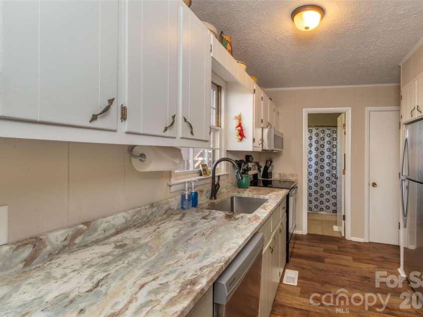 244 Grindstone Knob Road, Whittier, NC 28789.  MLS# CAR4342276, YatesRealty ID 3196. 