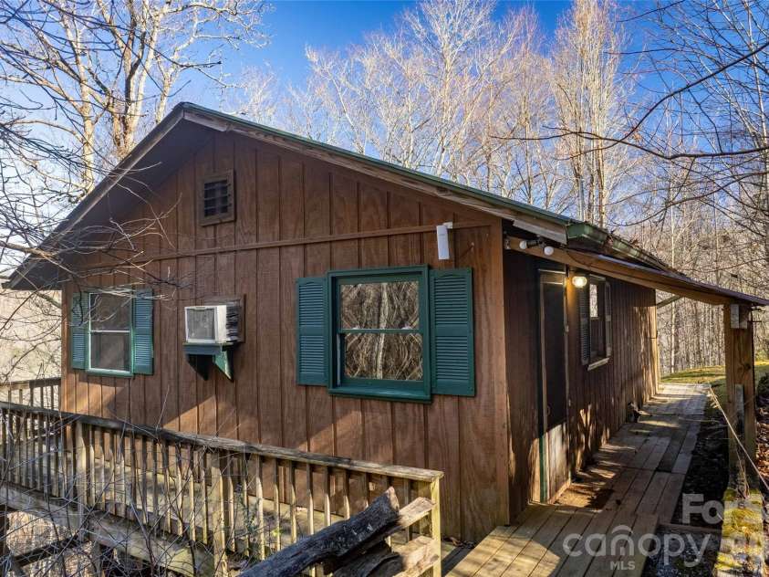 244 Grindstone Knob Road, Whittier, NC 28789.  MLS# CAR4342276, YatesRealty ID 3196. 