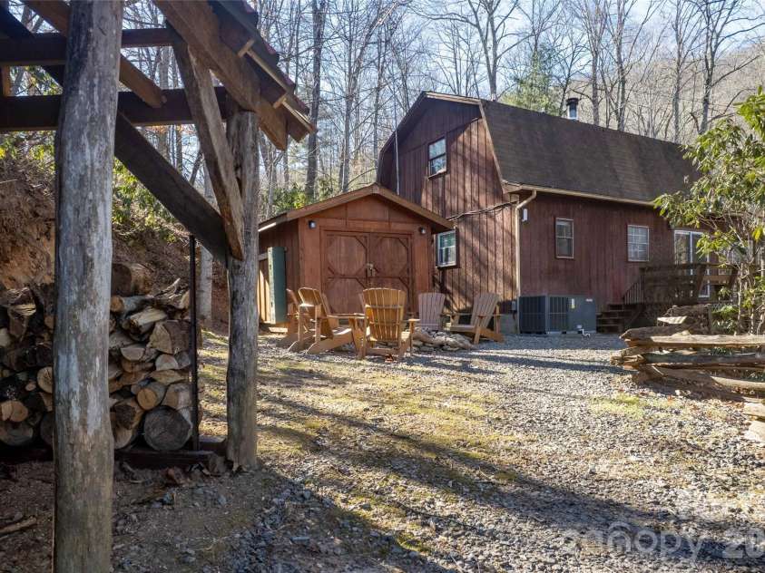 244 Grindstone Knob Road, Whittier, NC 28789.  MLS# CAR4342276, YatesRealty ID 3196. 