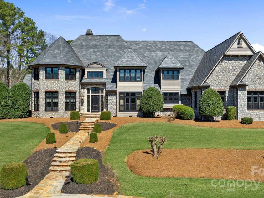 525 Lake Lynn Road, Concord, NC 28025.  MLS# CAR4239397, YatesRealty ID 3196. Front of home Daytime