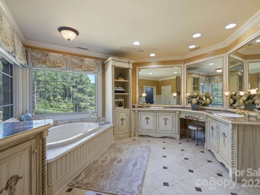525 Lake Lynn Road, Concord, NC 28025.  MLS# CAR4239397, YatesRealty ID 3196. Primary Bathroom