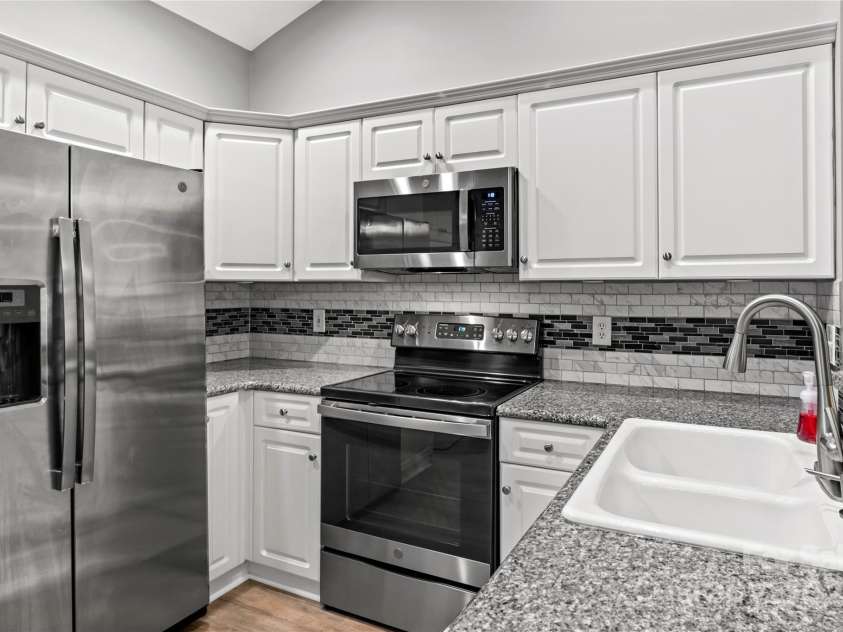 1560 Conning Court, Kernersville, NC 27284.  MLS# CAR4291764, YatesRealty ID 31960. 