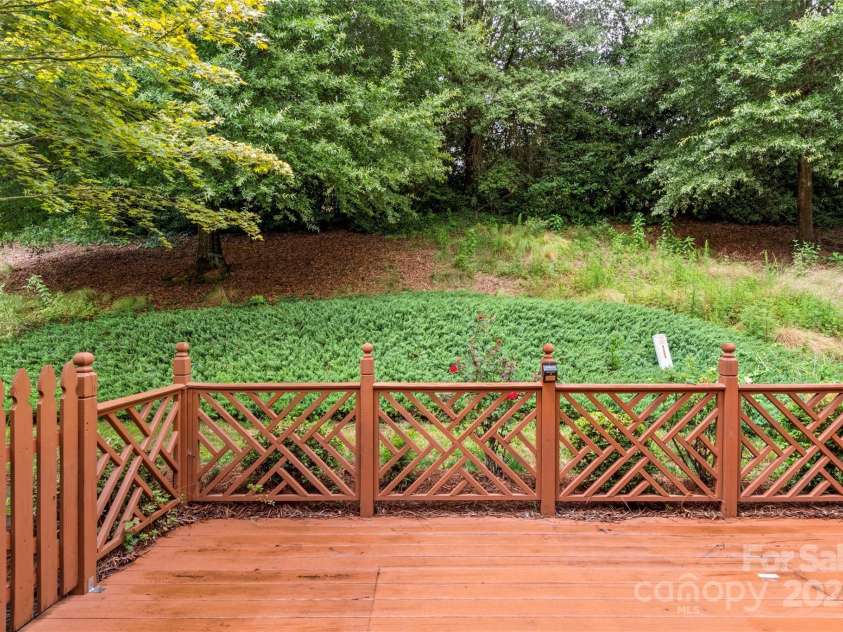 1560 Conning Court, Kernersville, NC 27284.  MLS# CAR4291764, YatesRealty ID 31960. 