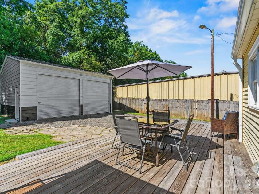 906 Oregon Avenue, Kannapolis, NC 28083.  MLS# CAR4389007, YatesRealty ID 31961. 600 Square foot Garage and workshop