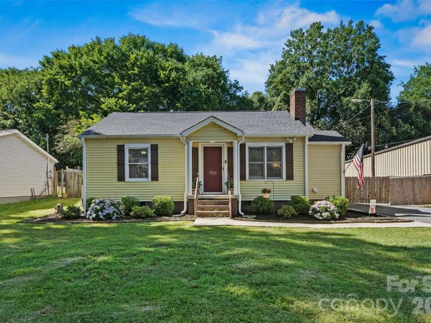 906 Oregon Avenue, Kannapolis, NC 28083.  MLS# CAR4389007, YatesRealty ID 31961. 906 Oregon Ave
