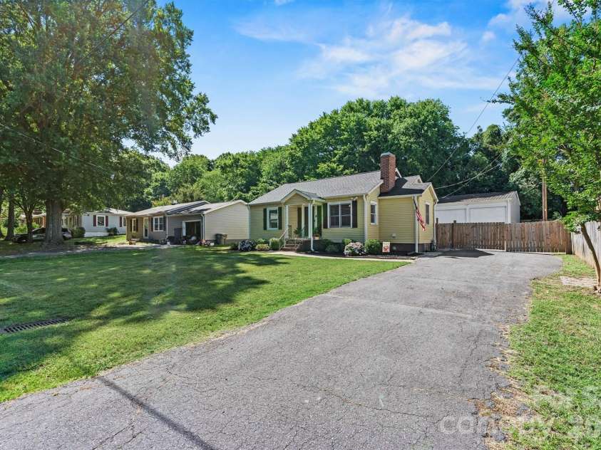 906 Oregon Avenue, Kannapolis, NC 28083.  MLS# CAR4389007, YatesRealty ID 31961. Ample Parking
