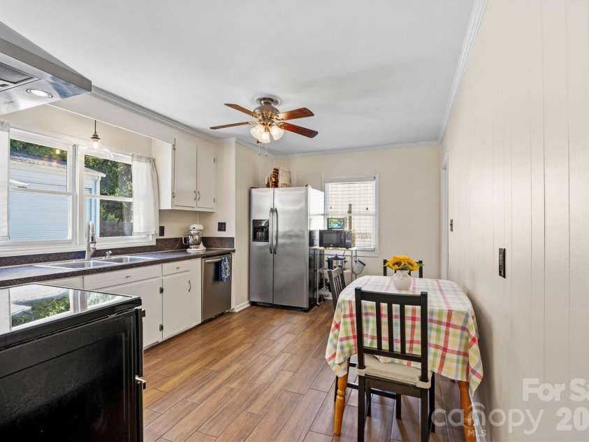 906 Oregon Avenue, Kannapolis, NC 28083.  MLS# CAR4389007, YatesRealty ID 31961. Eat in Kitchen freshly Painted