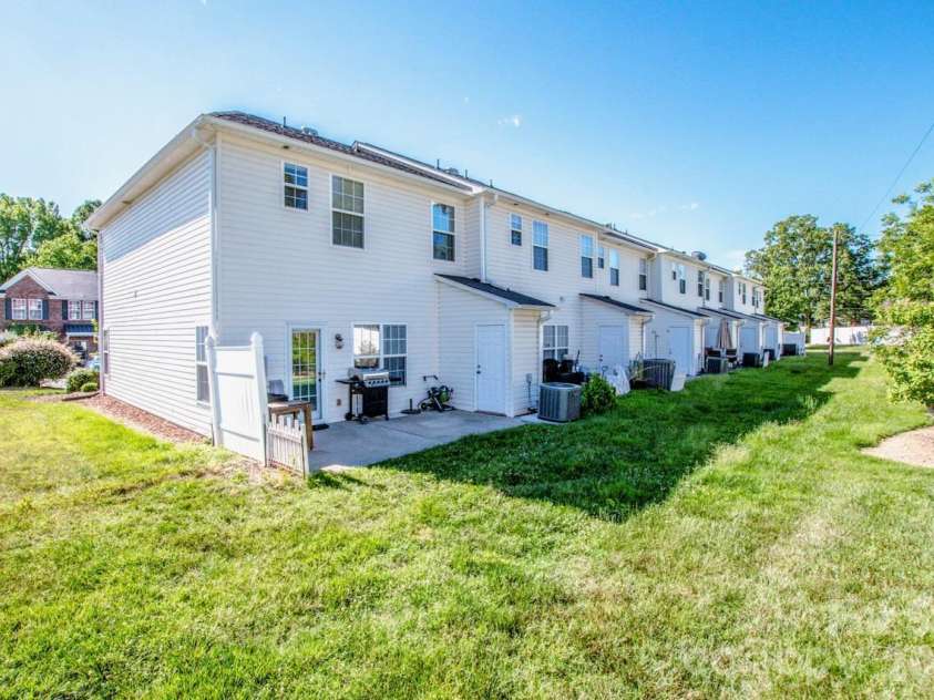 4151 Kenton Glenn Court, Concord, NC 28027.  MLS# CAR4394725, YatesRealty ID 31962. 
