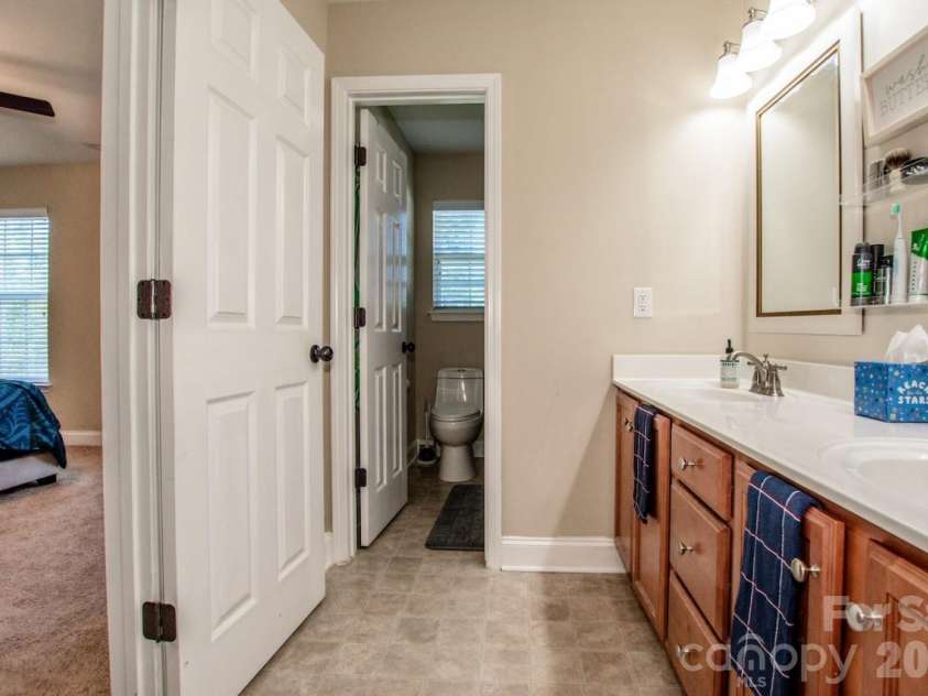 4151 Kenton Glenn Court, Concord, NC 28027.  MLS# CAR4394725, YatesRealty ID 31962. Primary Bath