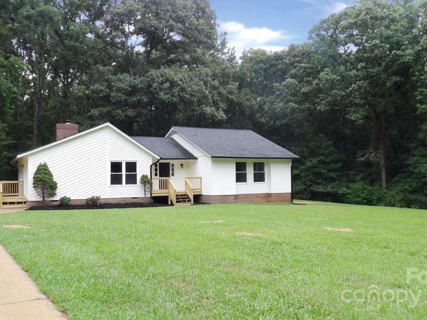 893 Woodway Lane, Rock Hill, SC 29732.  MLS# CAR4292353, YatesRealty ID 31964. Front yard