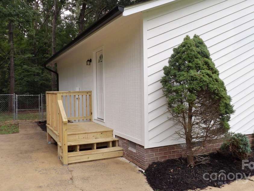 893 Woodway Lane, Rock Hill, SC 29732.  MLS# CAR4292353, YatesRealty ID 31964. Side
