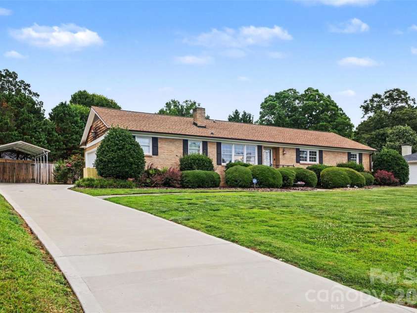 114 Carderock Court, Charlotte, NC 28214.  MLS# CAR4393863, YatesRealty ID 31965. Front