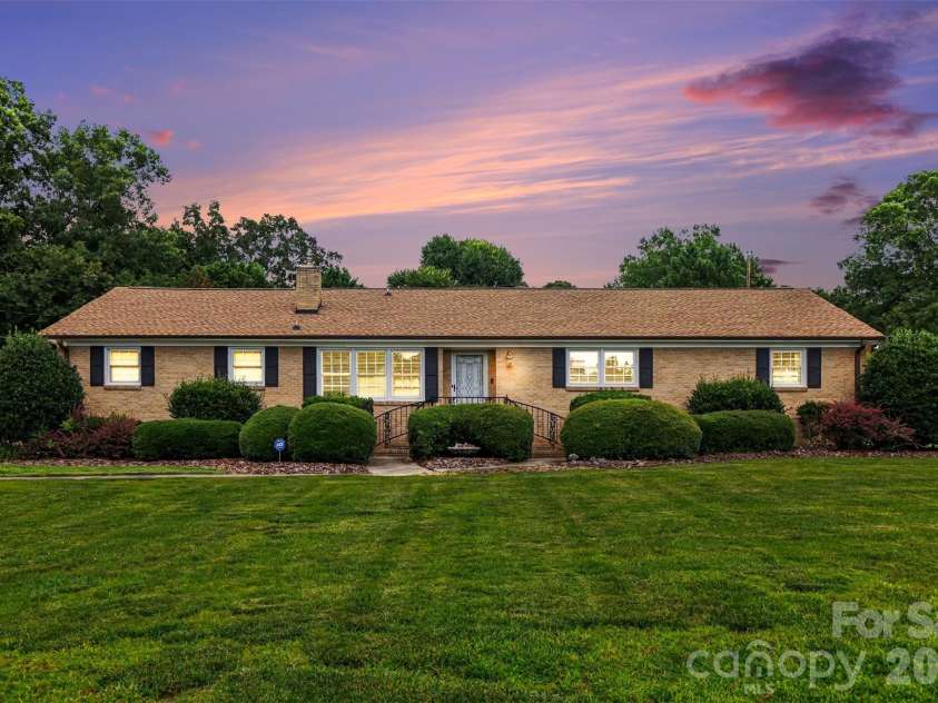 114 Carderock Court, Charlotte, NC 28214.  MLS# CAR4393863, YatesRealty ID 31965. Front twilight