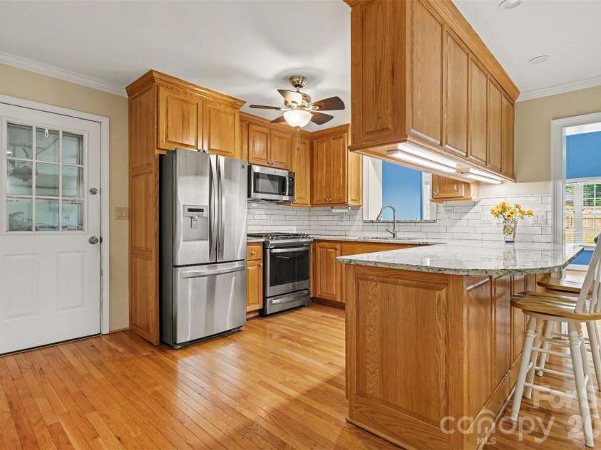 114 Carderock Court, Charlotte, NC 28214.  MLS# CAR4393863, YatesRealty ID 31965. Kitchen