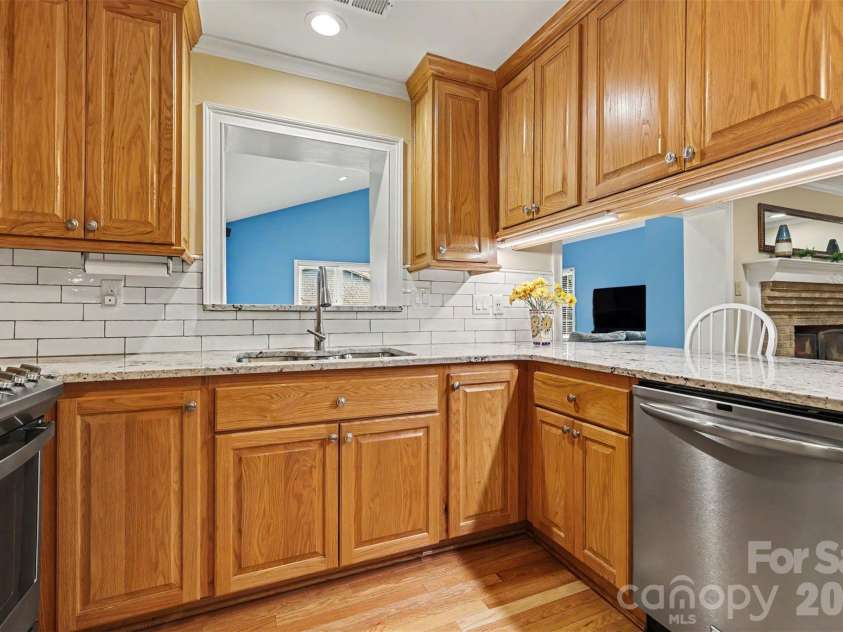 114 Carderock Court, Charlotte, NC 28214.  MLS# CAR4393863, YatesRealty ID 31965. Kitchen