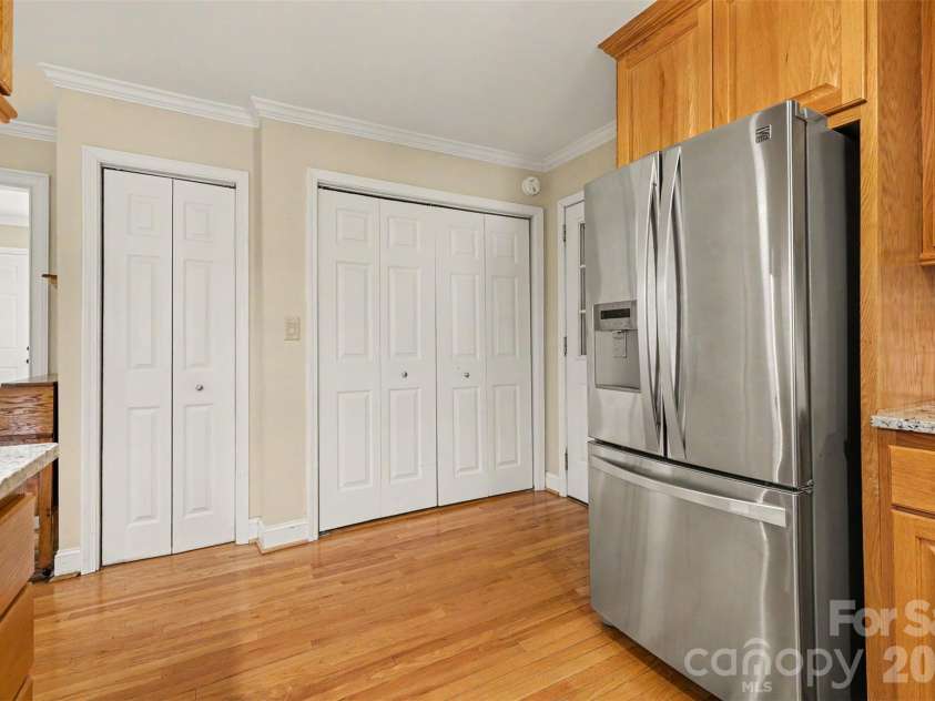 114 Carderock Court, Charlotte, NC 28214.  MLS# CAR4393863, YatesRealty ID 31965. Kitchen