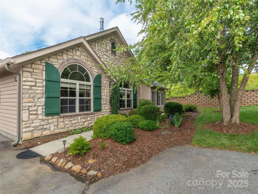 32 Mountain Meadow Circle, Weaverville, NC 28787.  MLS# CAR4290128, YatesRealty ID 31965. 