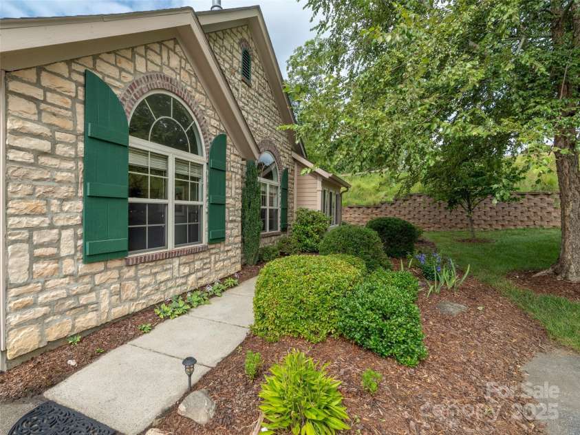 32 Mountain Meadow Circle, Weaverville, NC 28787.  MLS# CAR4290128, YatesRealty ID 31965. 