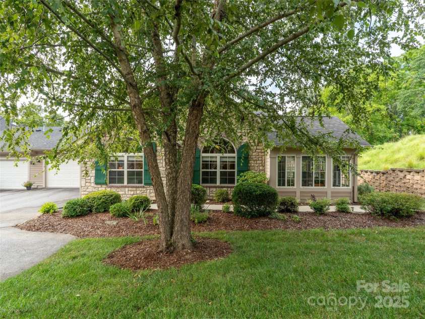 32 Mountain Meadow Circle, Weaverville, NC 28787.  MLS# CAR4290128, YatesRealty ID 31965. 