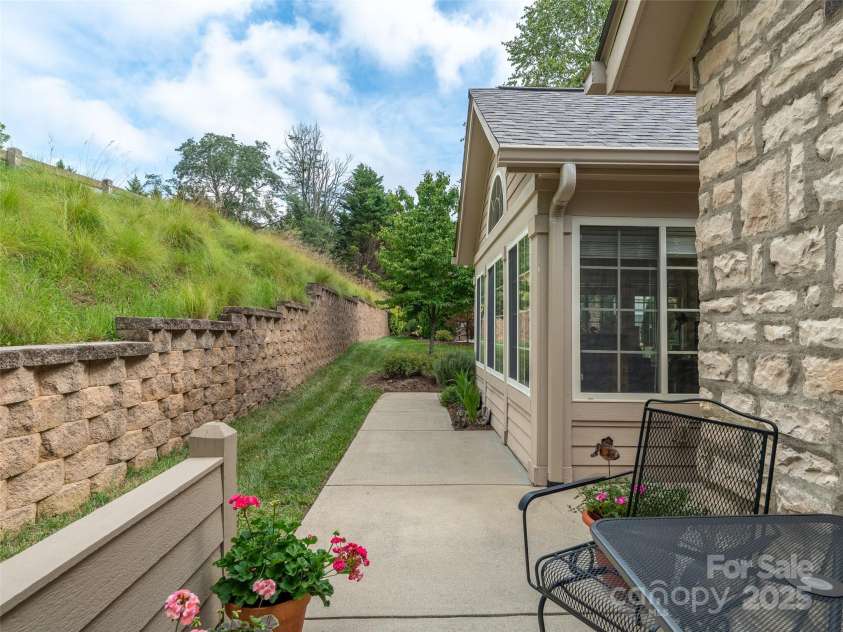 32 Mountain Meadow Circle, Weaverville, NC 28787.  MLS# CAR4290128, YatesRealty ID 31965. 