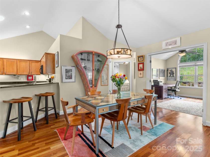 32 Mountain Meadow Circle, Weaverville, NC 28787.  MLS# CAR4290128, YatesRealty ID 31965. 