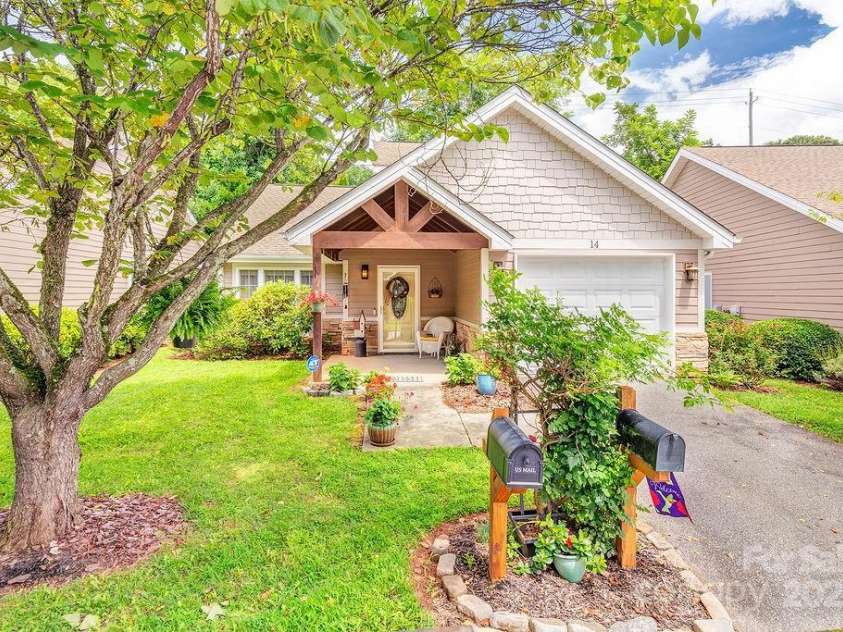 14 Kaylor Drive, Arden, NC 28704.  MLS# CAR4292091, YatesRealty ID 31966. 