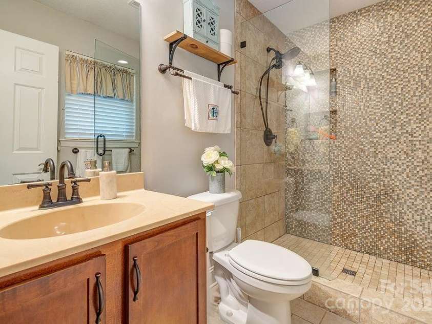 14 Kaylor Drive, Arden, NC 28704.  MLS# CAR4292091, YatesRealty ID 31966. 