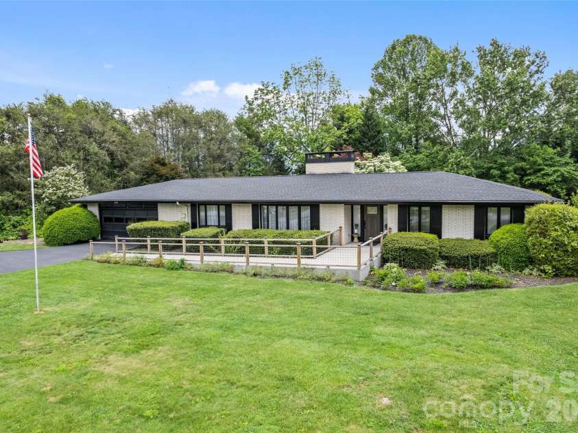 225 Valley View Terrace, Waynesville, NC 28786.  MLS# CAR4393686, YatesRealty ID 31966. 