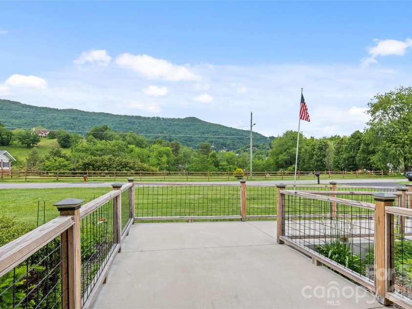 225 Valley View Terrace, Waynesville, NC 28786.  MLS# CAR4393686, YatesRealty ID 31966. 