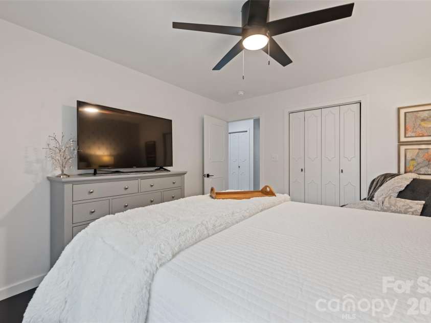 225 Valley View Terrace, Waynesville, NC 28786.  MLS# CAR4393686, YatesRealty ID 31966. 