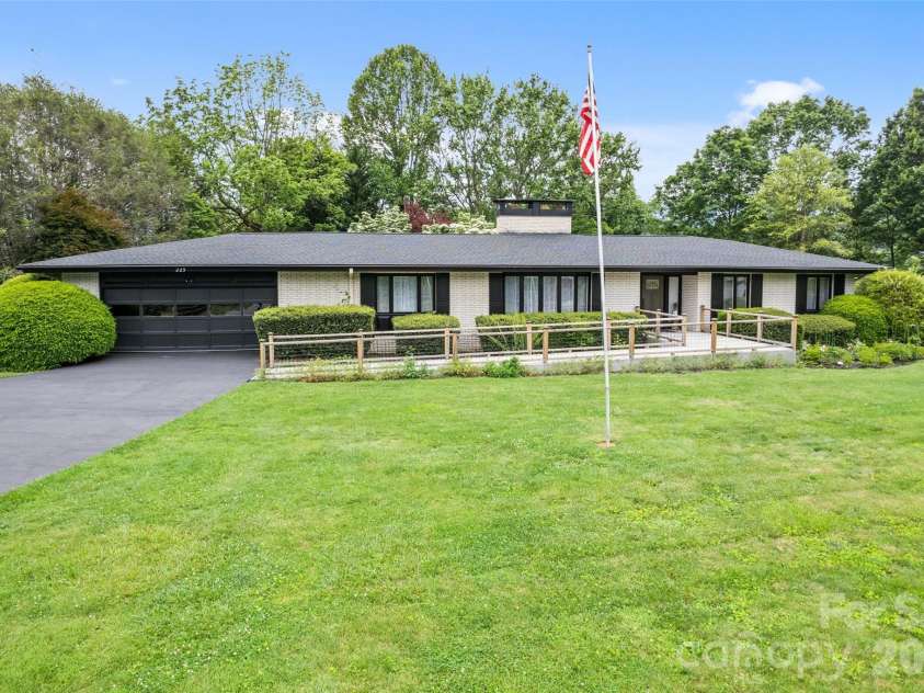 225 Valley View Terrace, Waynesville, NC 28786.  MLS# CAR4393686, YatesRealty ID 31966. 