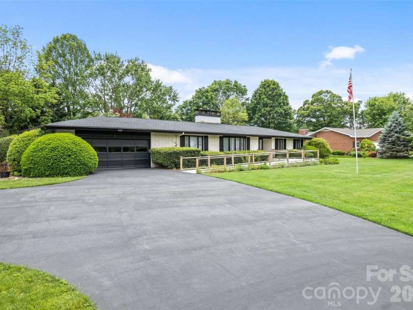 225 Valley View Terrace, Waynesville, NC 28786.  MLS# CAR4393686, YatesRealty ID 31966. 