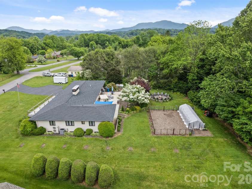 225 Valley View Terrace, Waynesville, NC 28786.  MLS# CAR4393686, YatesRealty ID 31966. 