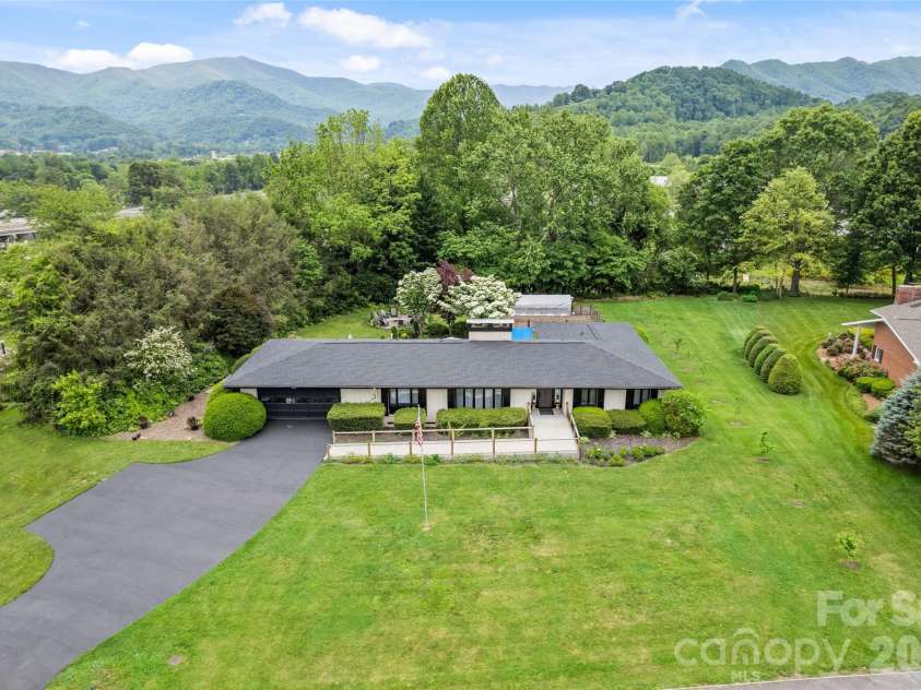 225 Valley View Terrace, Waynesville, NC 28786.  MLS# CAR4393686, YatesRealty ID 31966. 
