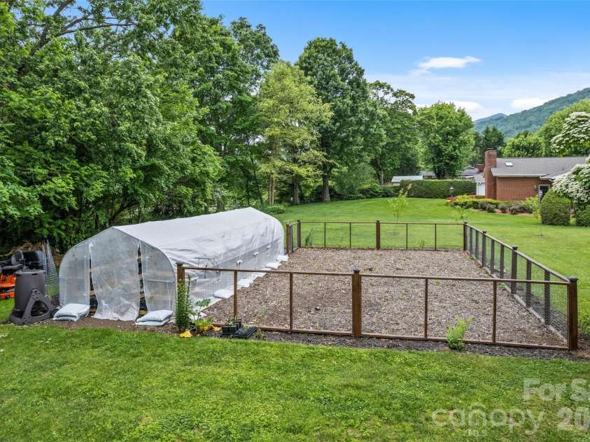 225 Valley View Terrace, Waynesville, NC 28786.  MLS# CAR4393686, YatesRealty ID 31966. 
