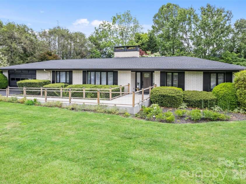 225 Valley View Terrace, Waynesville, NC 28786.  MLS# CAR4393686, YatesRealty ID 31966. 