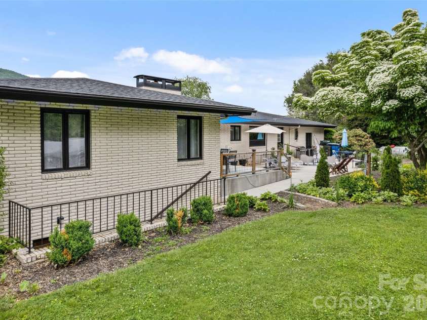 225 Valley View Terrace, Waynesville, NC 28786.  MLS# CAR4393686, YatesRealty ID 31966. 