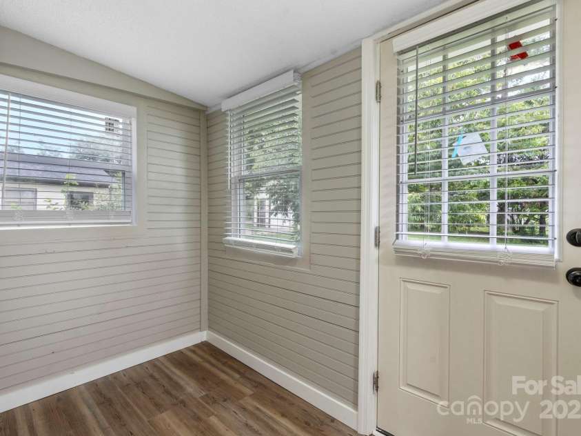 1333 13th Street, Hickory, NC 28601.  MLS# CAR4289797, YatesRealty ID 31967. 