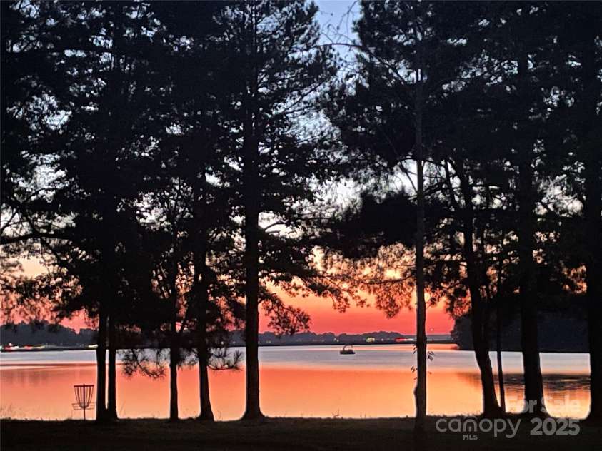 275 Bridges Farm Road, Mooresville, NC 28115.  MLS# CAR4244673, YatesRealty ID 31968. Peaceful Lake Davidson