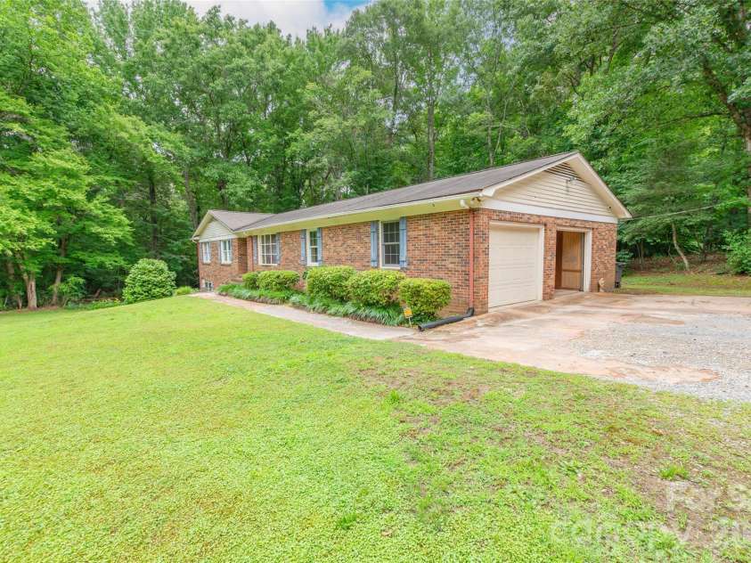 1735 Saddlewood Drive, Fort Mill, SC 29715.  MLS# CAR4388862, YatesRealty ID 31969. 