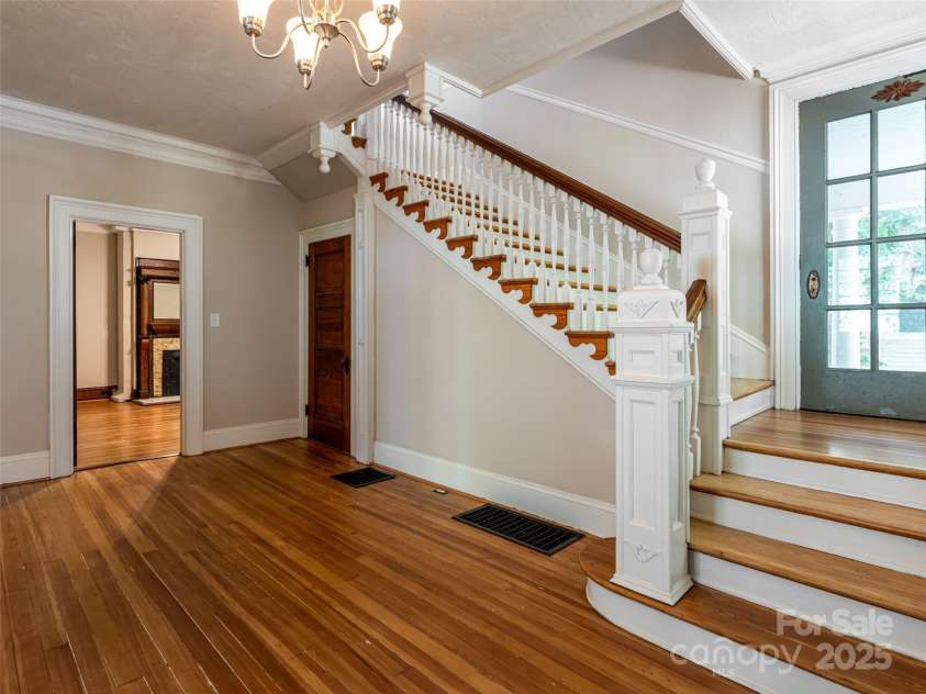 63 Cumberland Avenue, Asheville, NC 28801.  MLS# CAR4291025, YatesRealty ID 31969. 