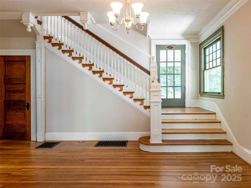 63 Cumberland Avenue, Asheville, NC 28801.  MLS# CAR4291025, YatesRealty ID 31969. 