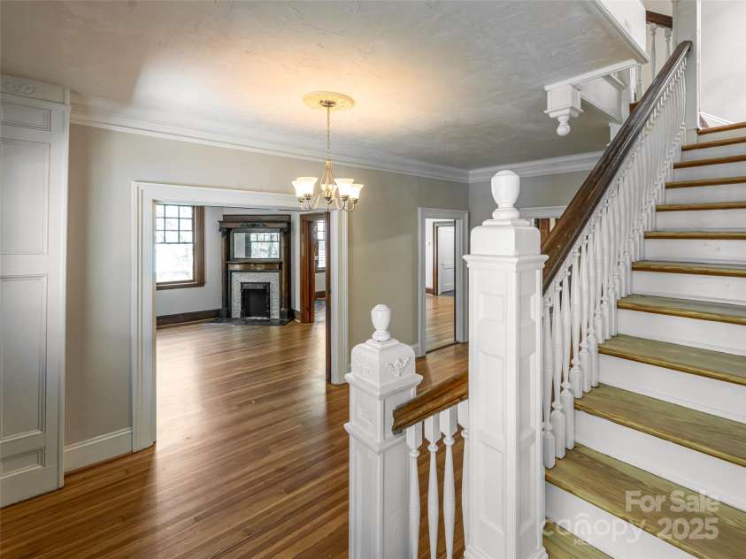 63 Cumberland Avenue, Asheville, NC 28801.  MLS# CAR4291025, YatesRealty ID 31969. 