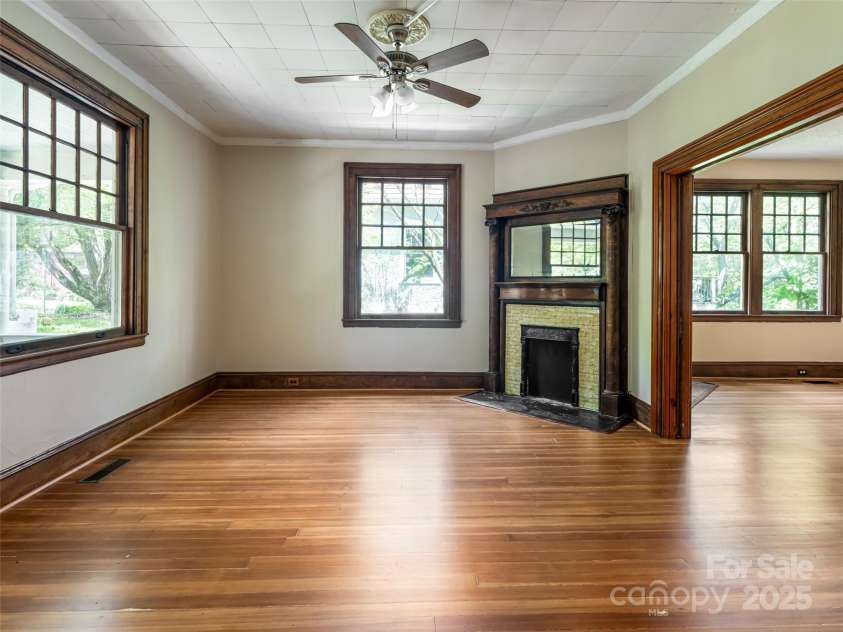 63 Cumberland Avenue, Asheville, NC 28801.  MLS# CAR4291025, YatesRealty ID 31969. 