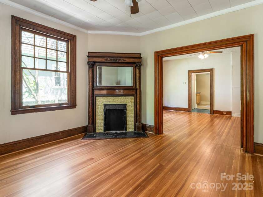 63 Cumberland Avenue, Asheville, NC 28801.  MLS# CAR4291025, YatesRealty ID 31969. 