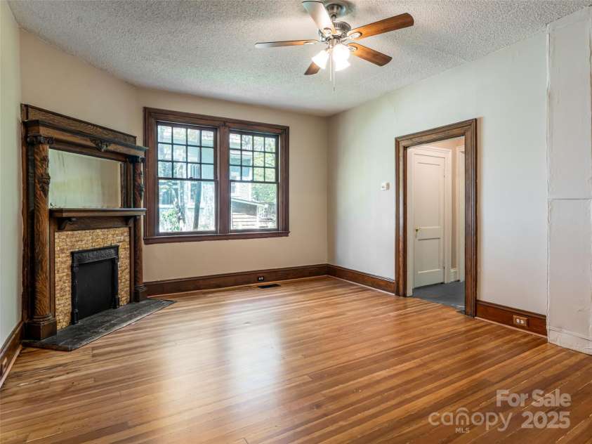 63 Cumberland Avenue, Asheville, NC 28801.  MLS# CAR4291025, YatesRealty ID 31969. 