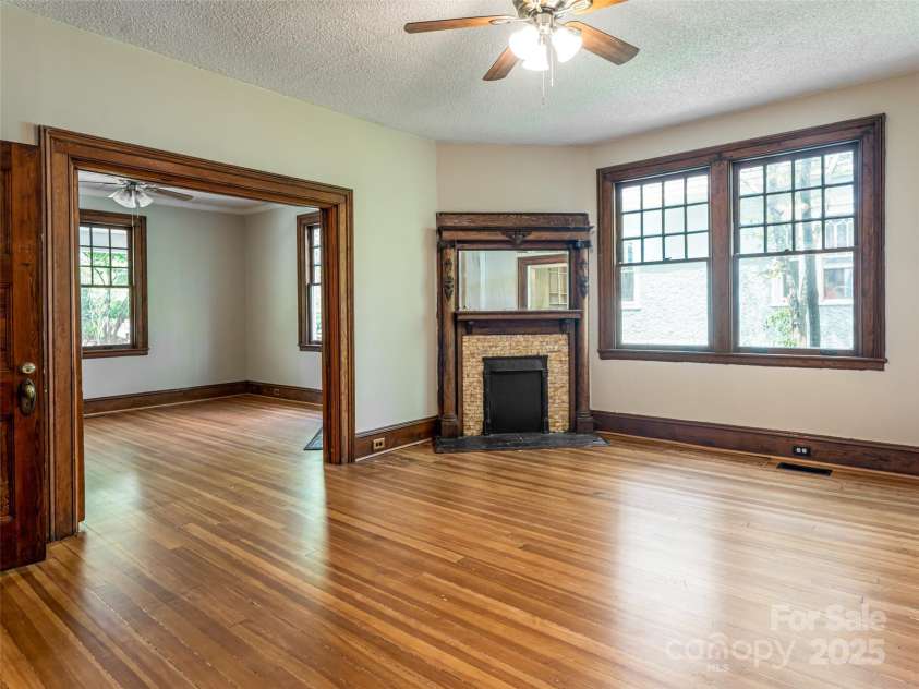 63 Cumberland Avenue, Asheville, NC 28801.  MLS# CAR4291025, YatesRealty ID 31969. 