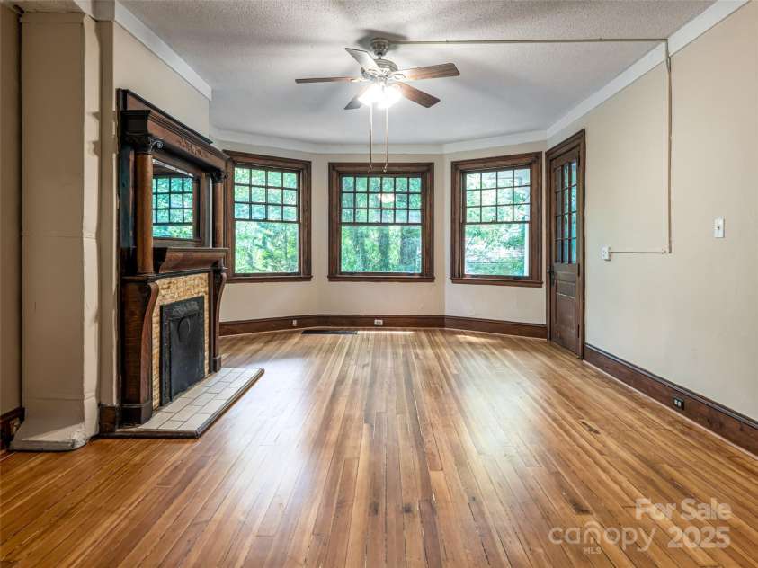63 Cumberland Avenue, Asheville, NC 28801.  MLS# CAR4291025, YatesRealty ID 31969. 
