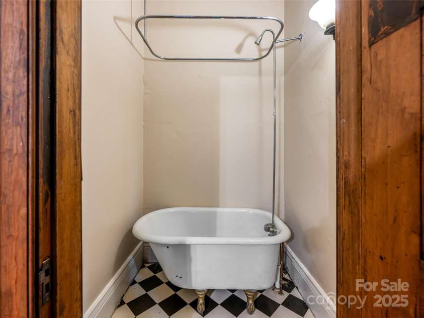 63 Cumberland Avenue, Asheville, NC 28801.  MLS# CAR4291025, YatesRealty ID 31969. 