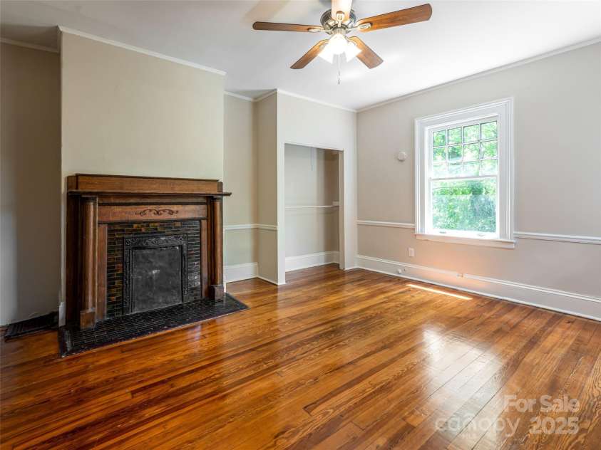 63 Cumberland Avenue, Asheville, NC 28801.  MLS# CAR4291025, YatesRealty ID 31969. 